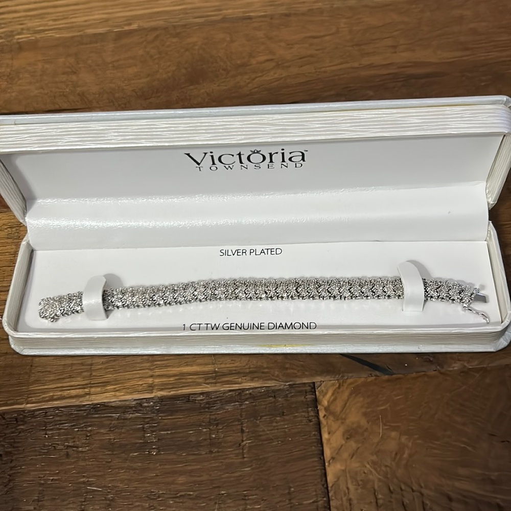 Woman’s Tennis bracelet